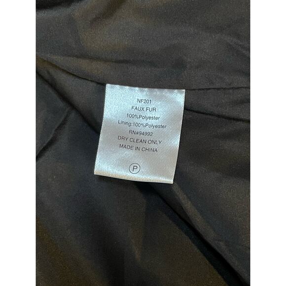 LIKE NEW Womens Talk of the Walk Faux Fur Black Soft Zip Up Coat Size Small - Picture 7 of 12